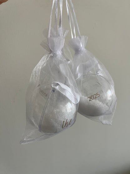 WHITE MESH GIFT BAGS FOR CHRISTMAS BAUBLES